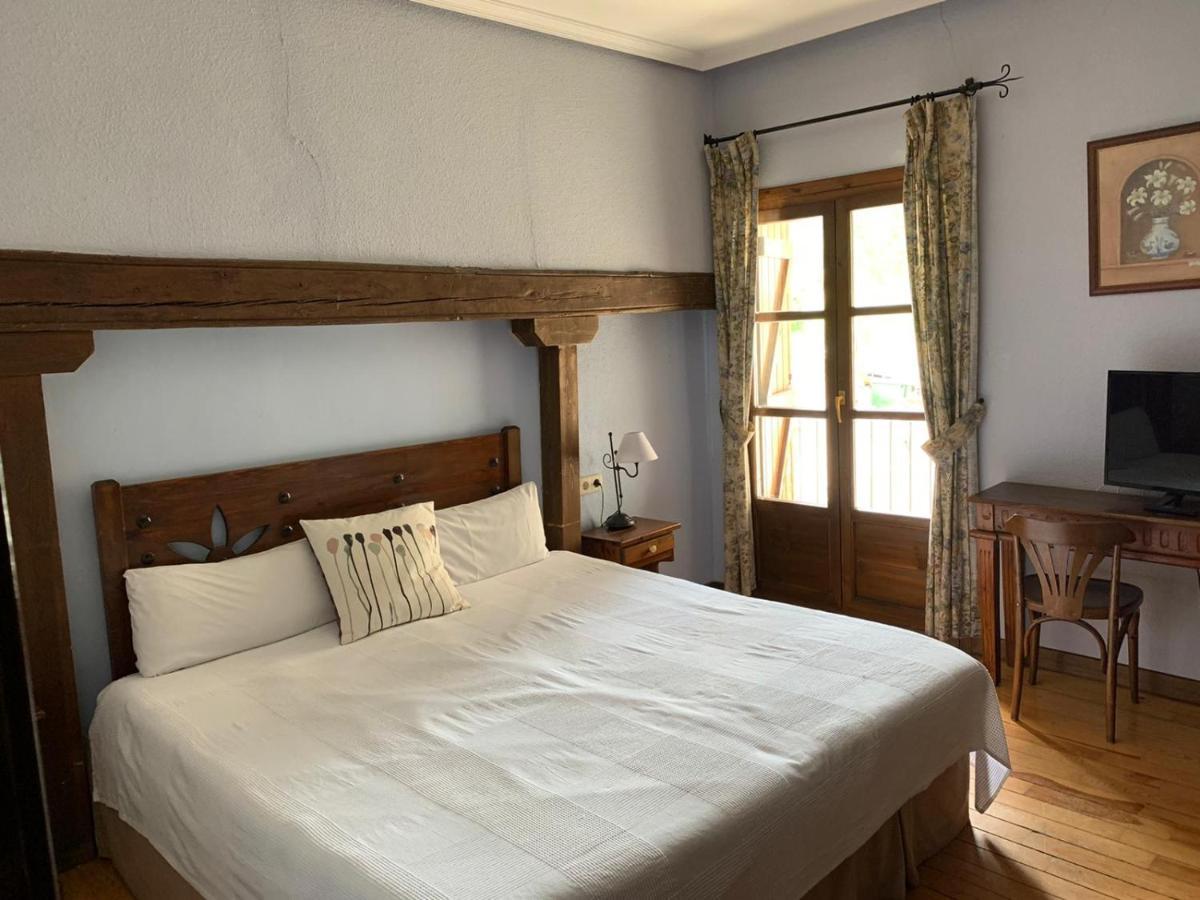Hotel Charle Jaca Dış mekan fotoğraf